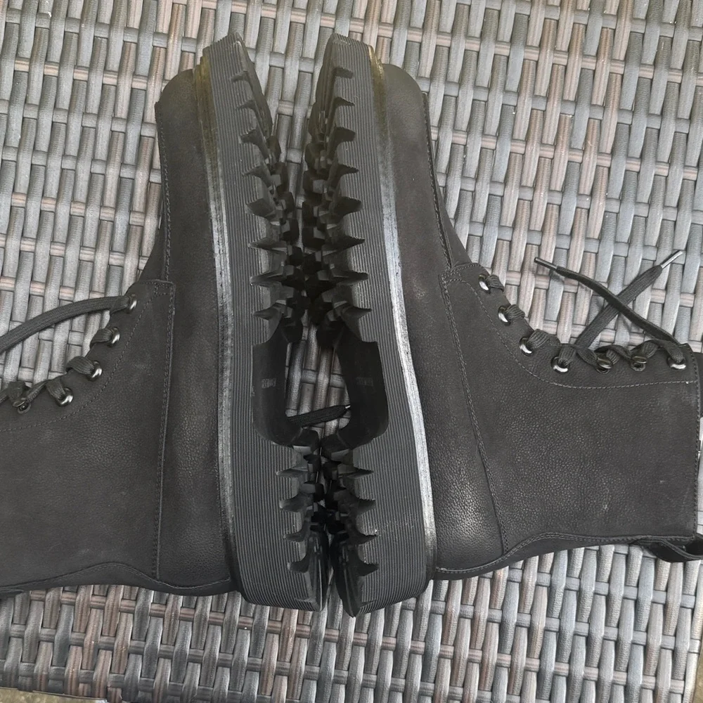 NWOT Steve Madden Black Men's walvia boots size 9.5